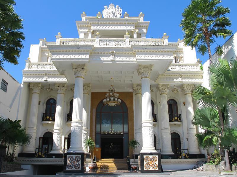 The Grand Palace Hotel Malang Exteriér fotografie