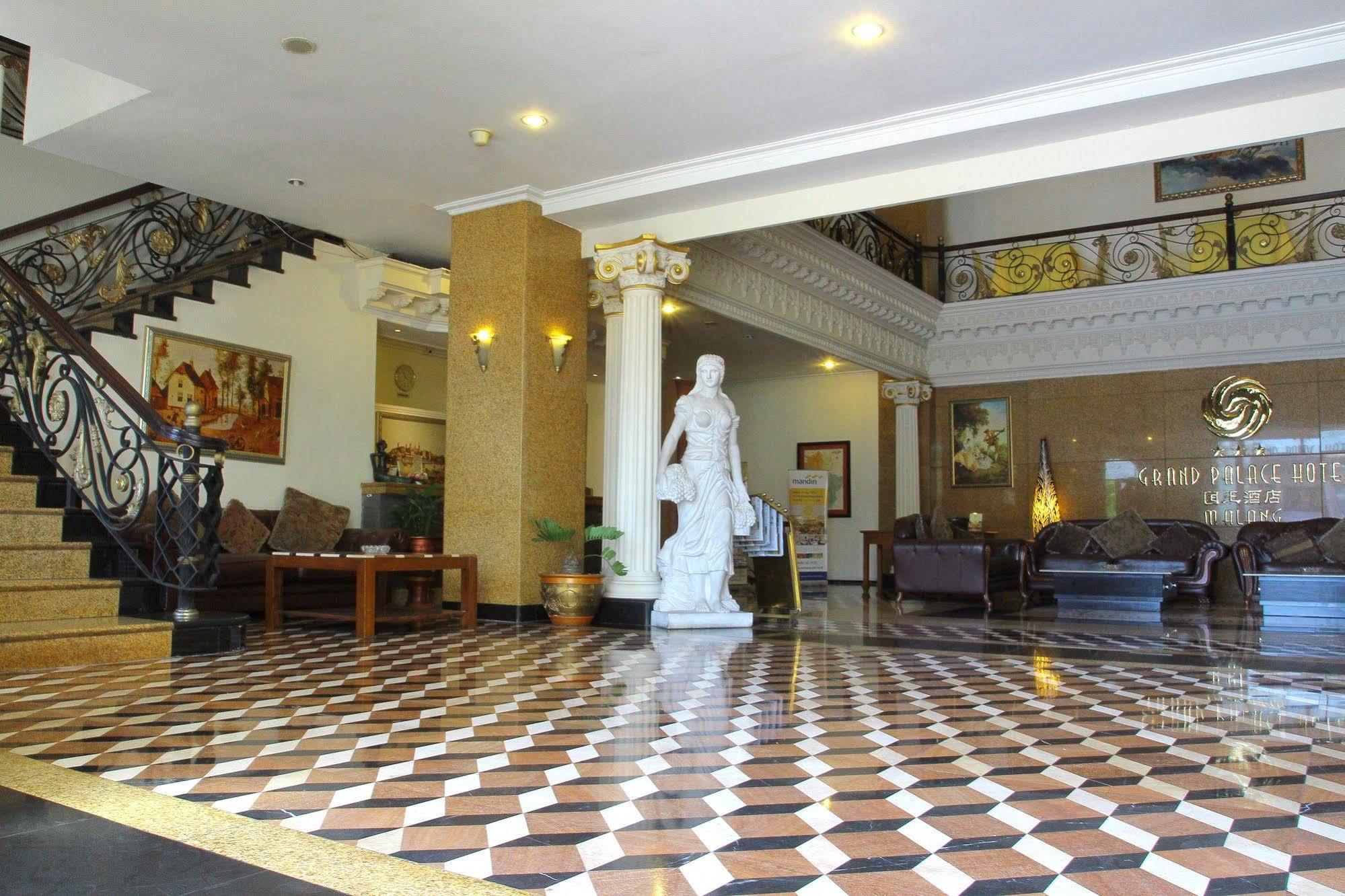 The Grand Palace Hotel Malang Exteriér fotografie