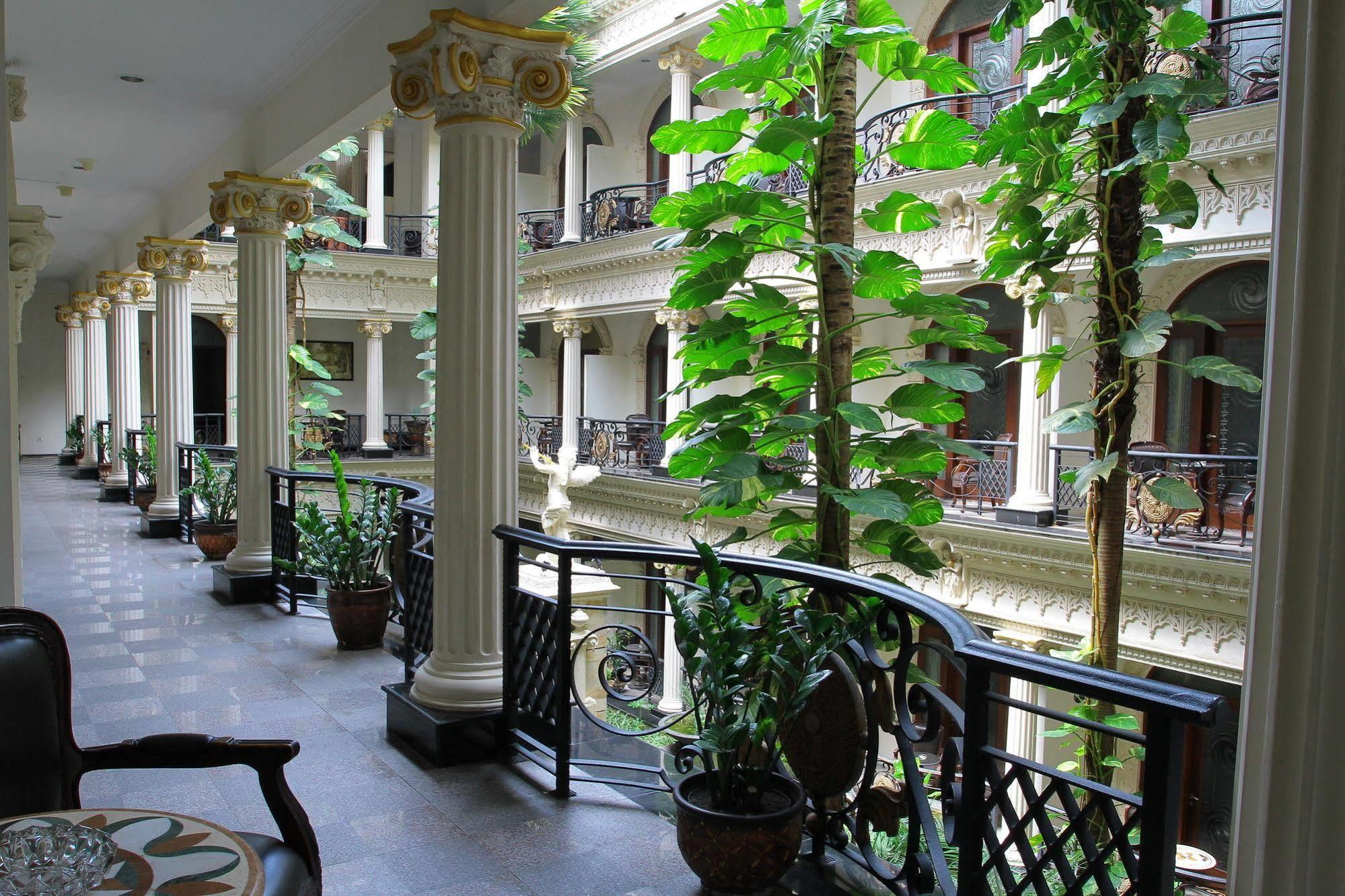 The Grand Palace Hotel Malang Exteriér fotografie