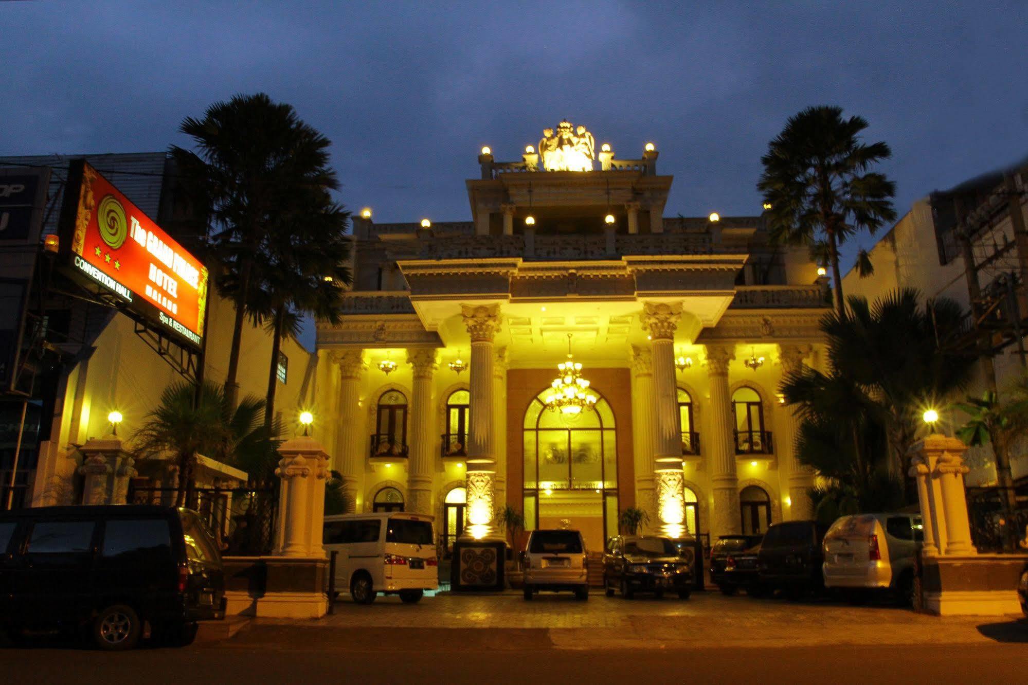 The Grand Palace Hotel Malang Exteriér fotografie